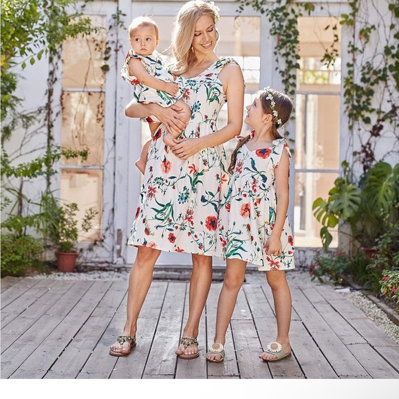 COPY - COPY - Mommy and Me Dresses Matching Set Floral Printed Bowknot Shoulder… - Picture 2 of 7